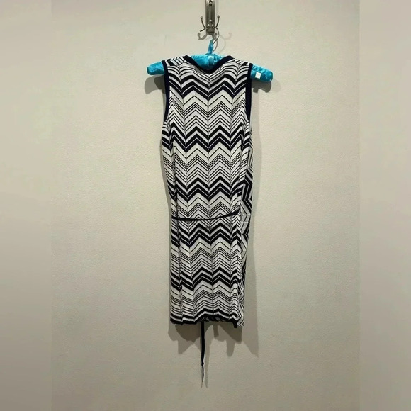 TRINA TURK Sleeveless Tie Front Wrap Tunic / Size Extra Small / - Picture 7 of 7